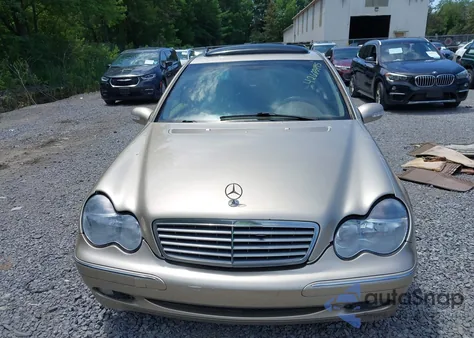 2003 Mercedes-Benz C 240 из США, поврежденный, VIN WDBRF61J43E014165